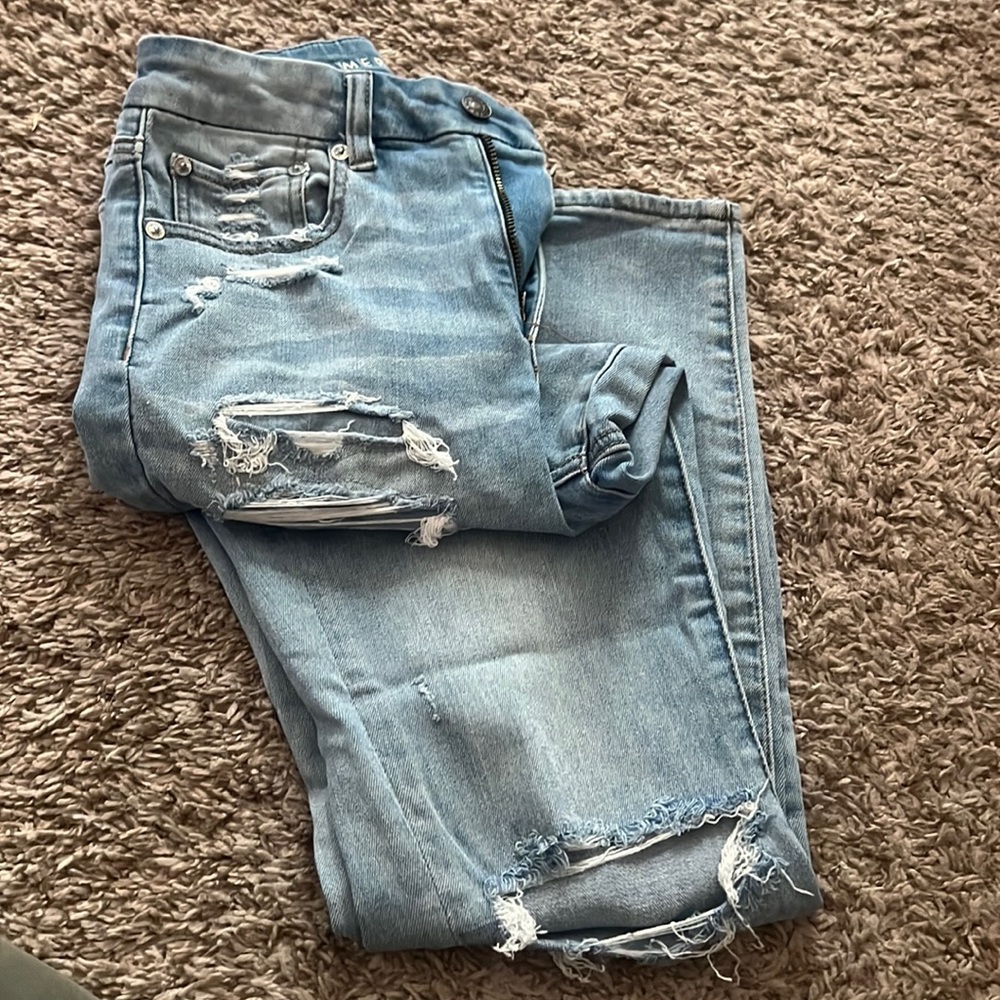 American Eagle next level stretch size 8 distressed like new skinny jeans